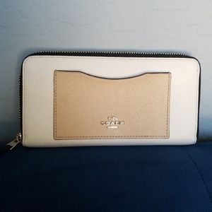 Coach Leather Cream/ Nude/Gold Wallet